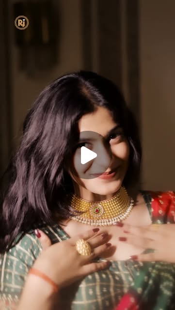 Model wearing a traditional Rudransh Jewellers necklace